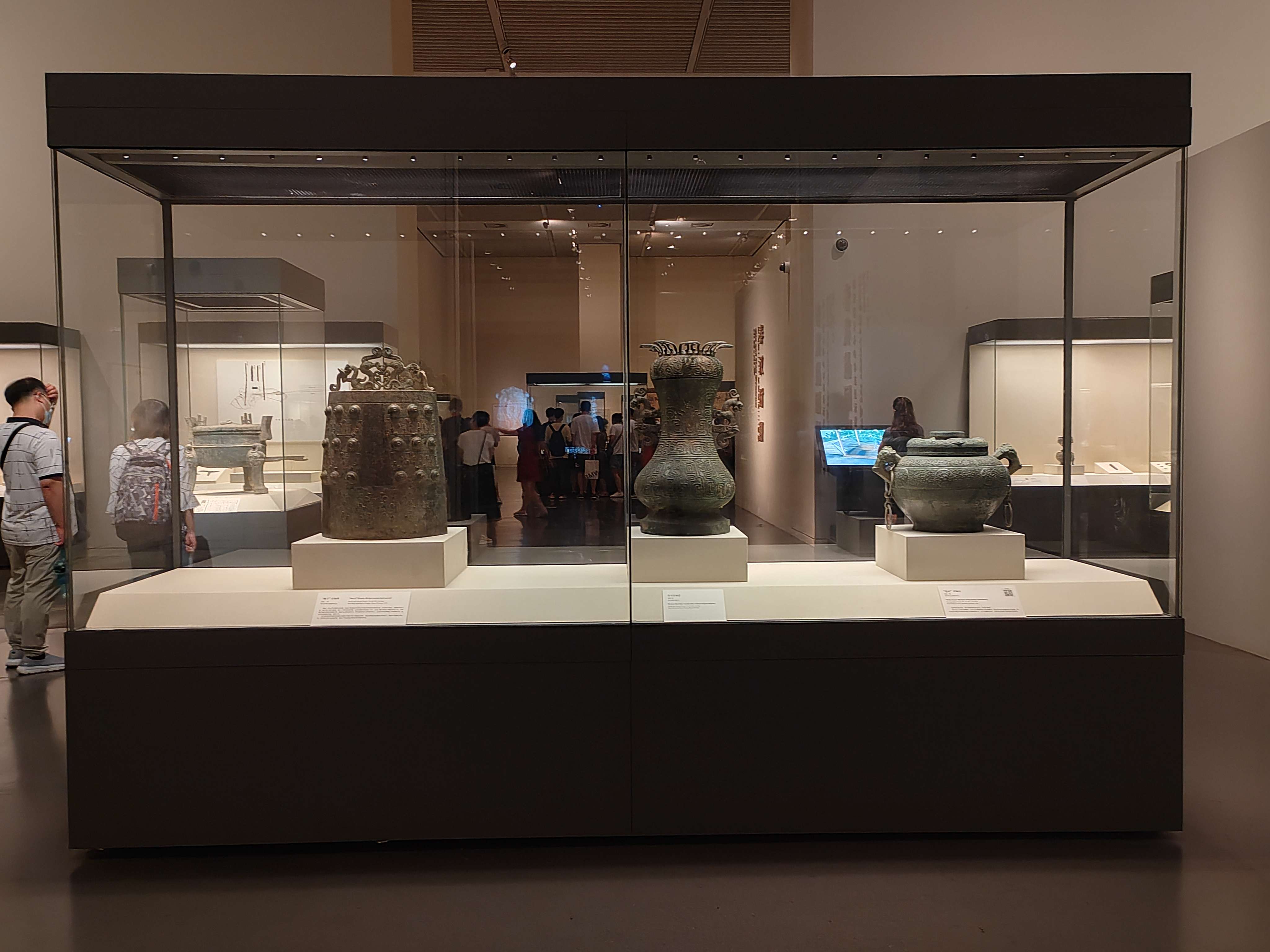 博物馆展柜.jpg