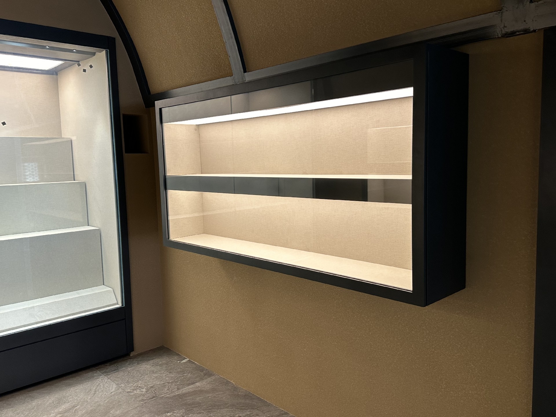 Hanging Display cabinet